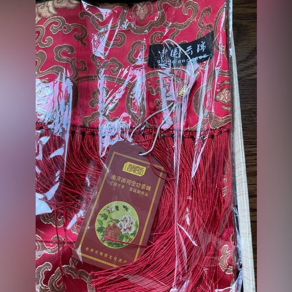 Yun Brocade of China silk scarf 
Gold and Red - Picture 7 of 10